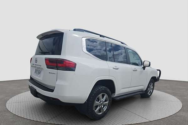 2022 Toyota Landcruiser Sahara FJA300R