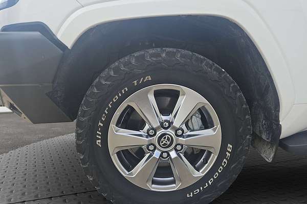 2022 Toyota Landcruiser Sahara FJA300R