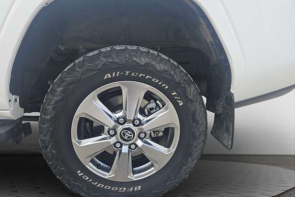 2022 Toyota Landcruiser Sahara FJA300R