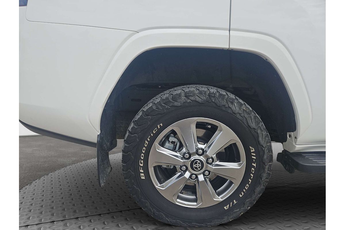 2022 Toyota Landcruiser Sahara FJA300R