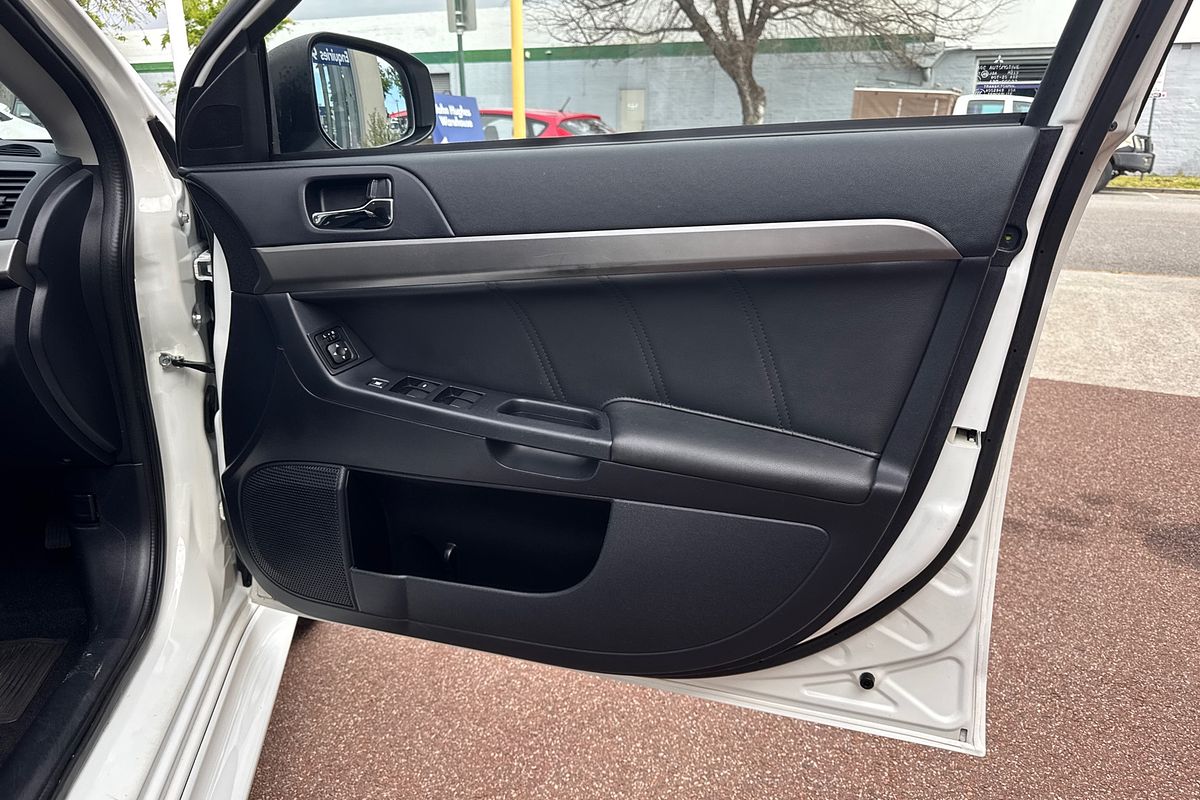 2014 Mitsubishi Lancer ES CJ