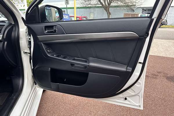 2014 Mitsubishi Lancer ES CJ