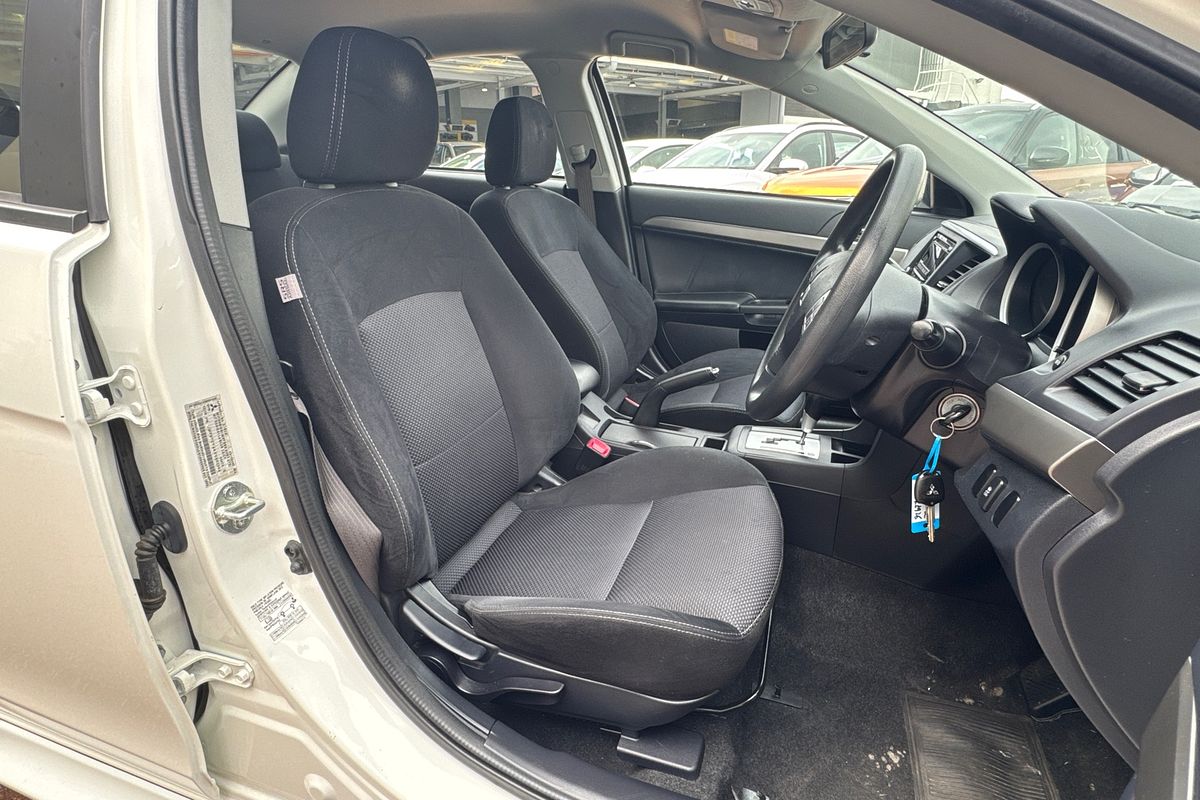 2014 Mitsubishi Lancer ES CJ