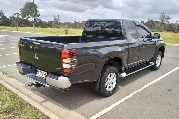 2022 Mitsubishi Triton GLX+ MR 4X4
