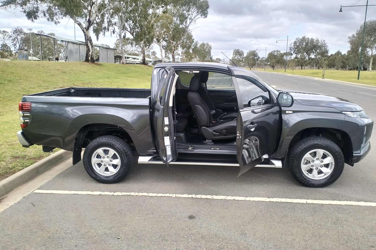2022 Mitsubishi Triton GLX+ MR 4X4