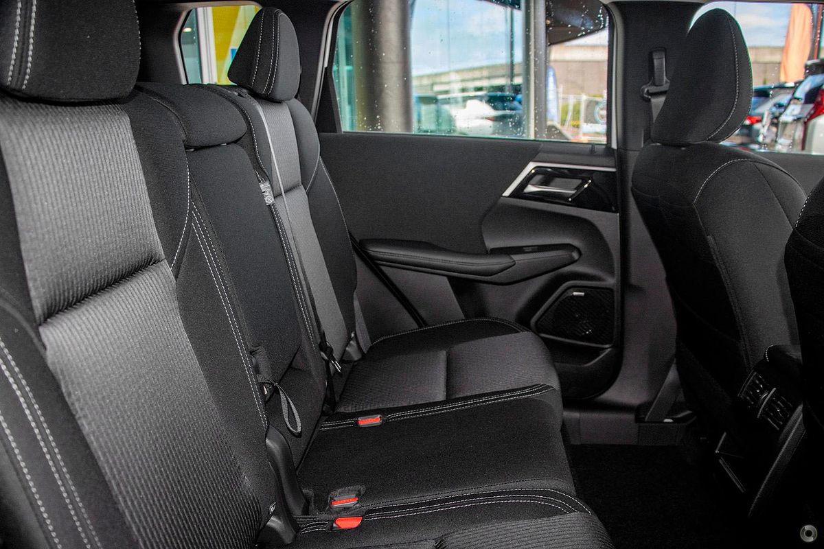 2025 Mitsubishi Outlander ES ZM