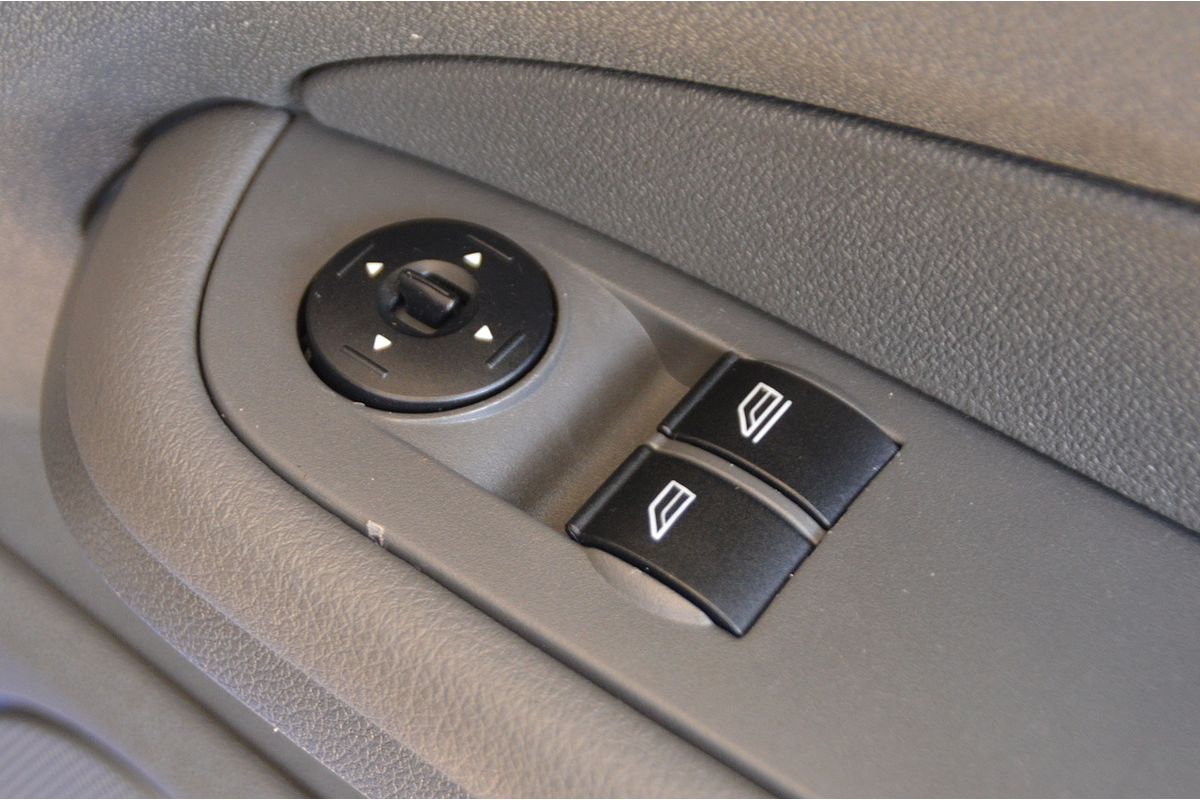 2005 Ford Focus CL LS