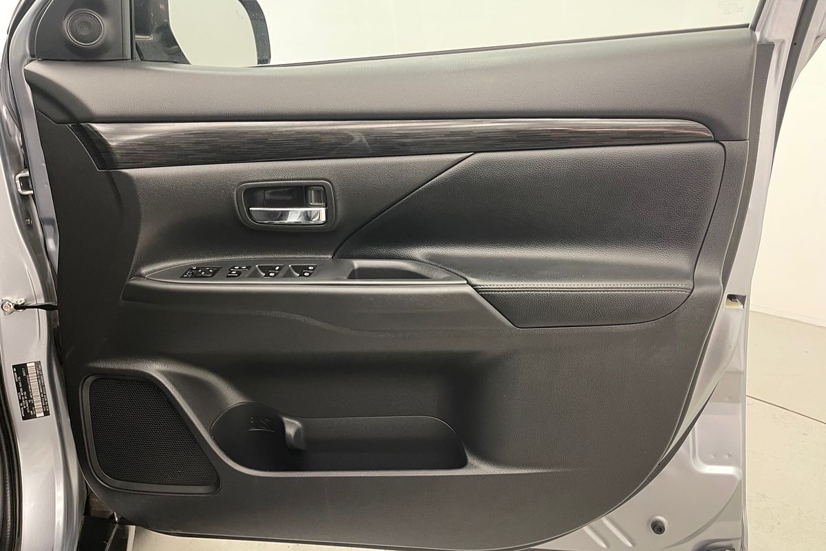 2016 Mitsubishi Outlander Exceed ZK