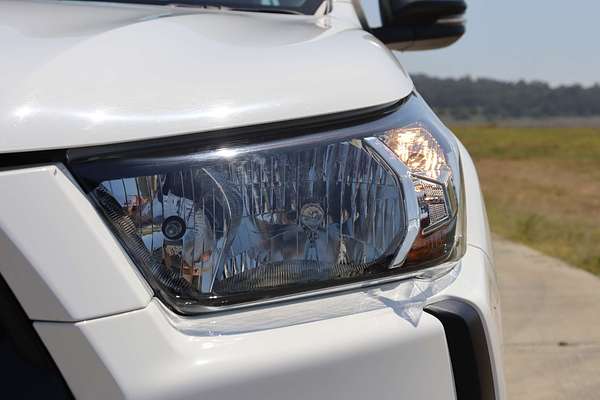 2024 Toyota Hilux SR GUN126R 4X4