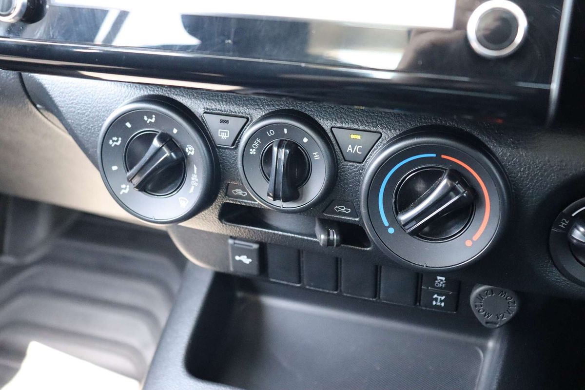 2024 Toyota Hilux SR GUN126R 4X4