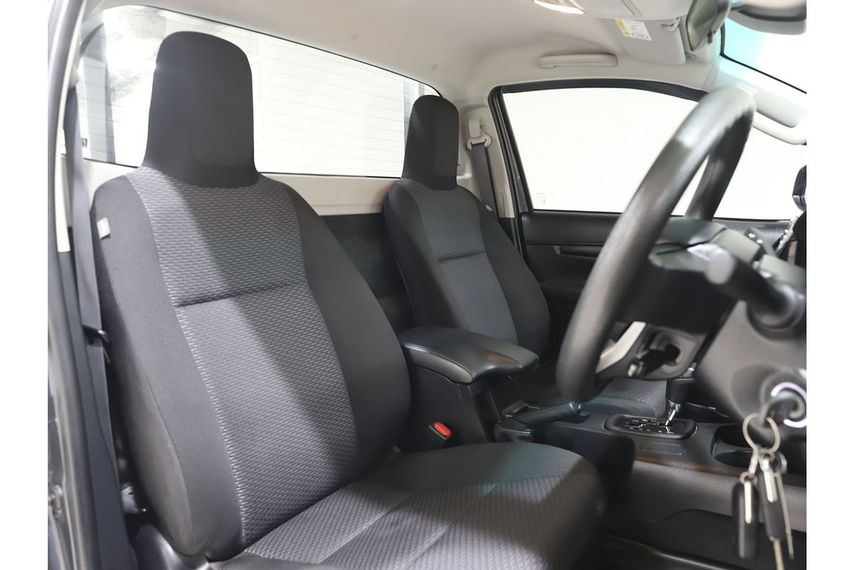 Hilux 4x2 Workmate 2.7L Petrol Automatic Single Cab C/C C227710 001