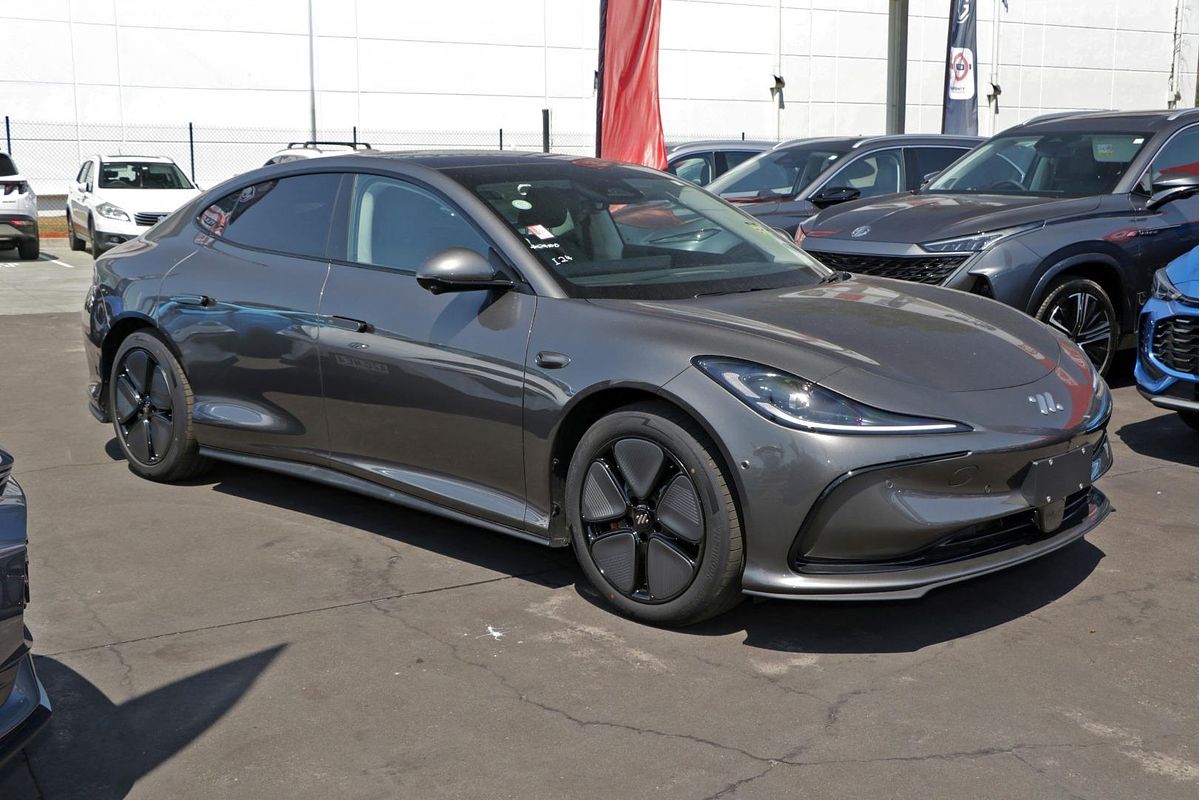 2025 MG IM5 Premium P12L