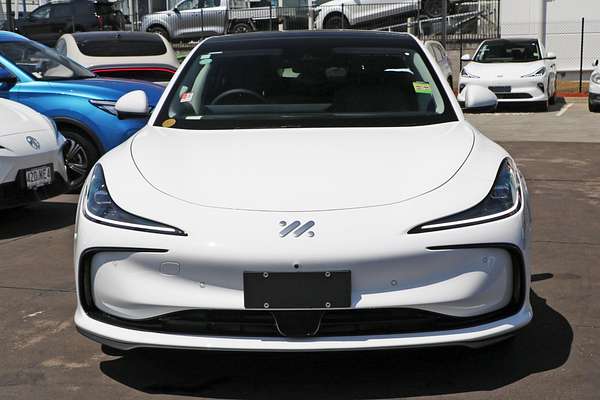 2025 MG IM5 Premium P12L