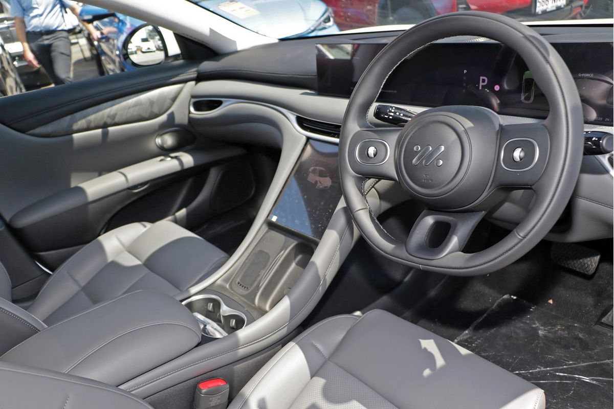 2025 MG IM5 Premium P12L