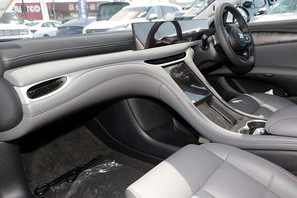 2025 MG IM5 Premium P12L