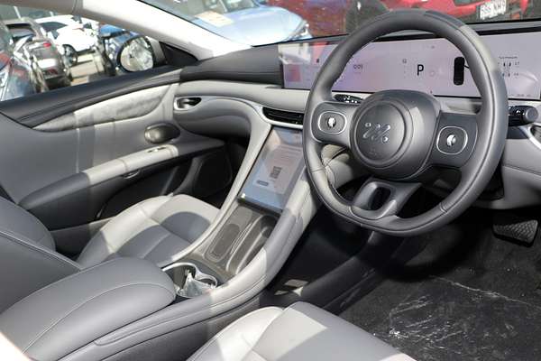 2025 MG IM5 Premium P12L