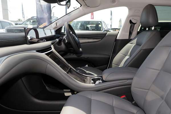 2025 MG IM5 Premium P12L