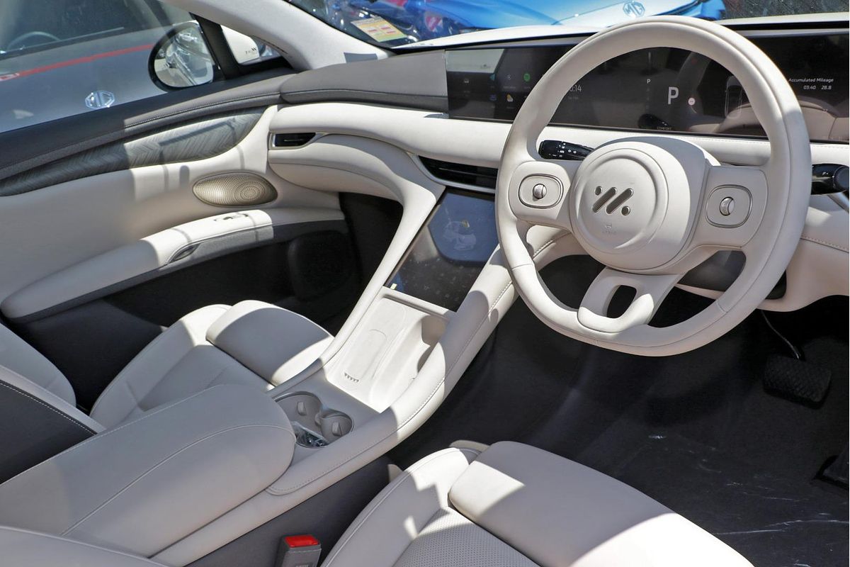 2025 MG IM6 Platinum S12L