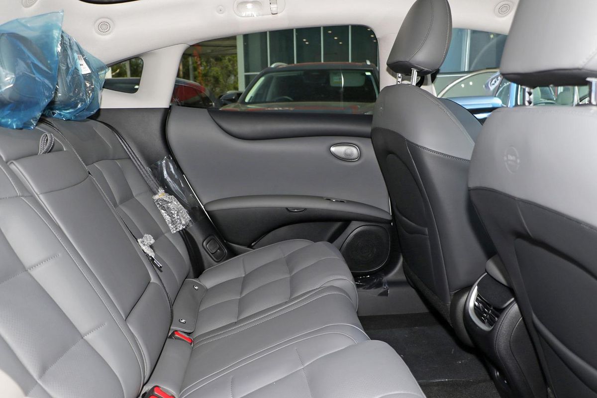 2025 MG IM5 Premium P12L