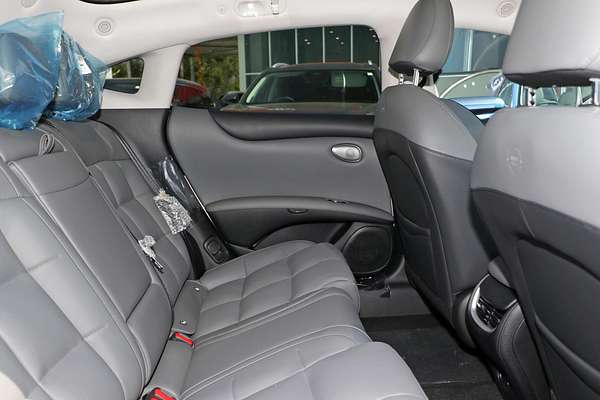 2025 MG IM5 Premium P12L