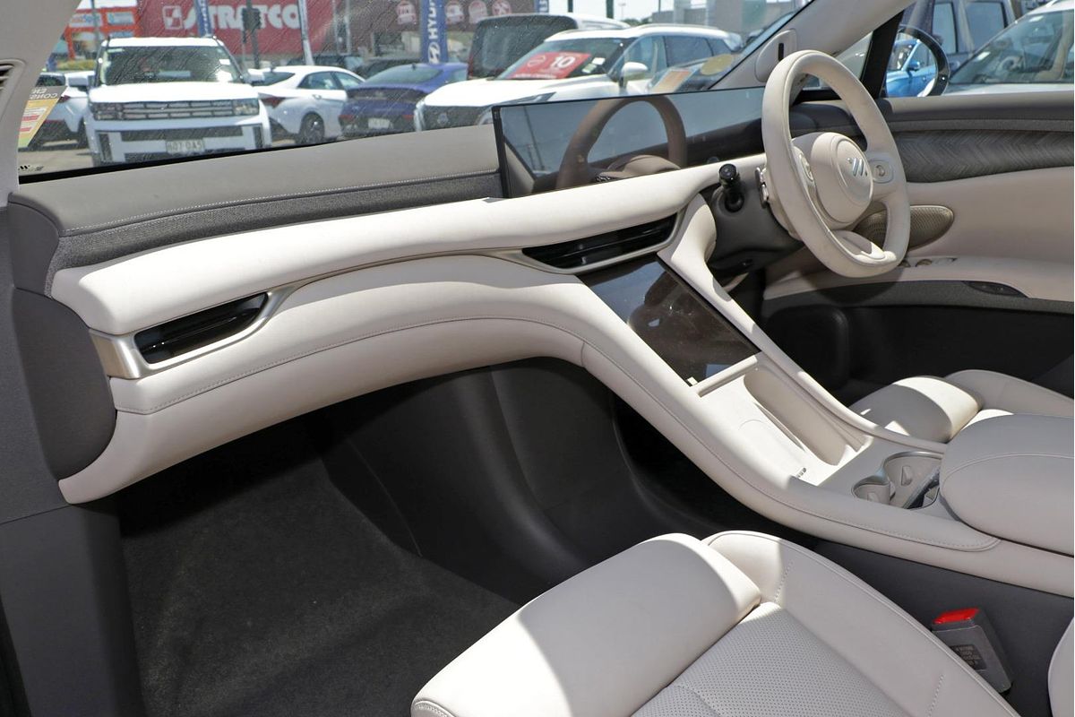 2025 MG IM6 Platinum S12L