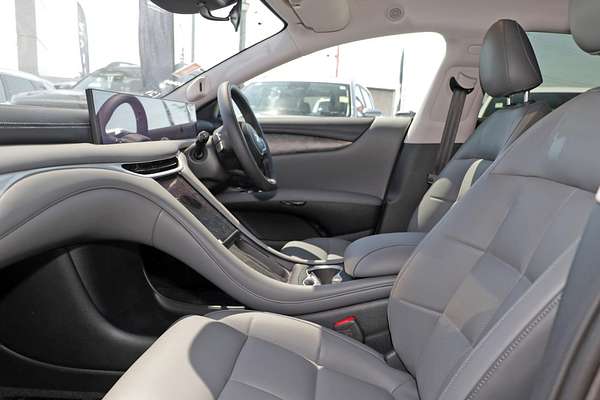 2025 MG IM5 Premium P12L