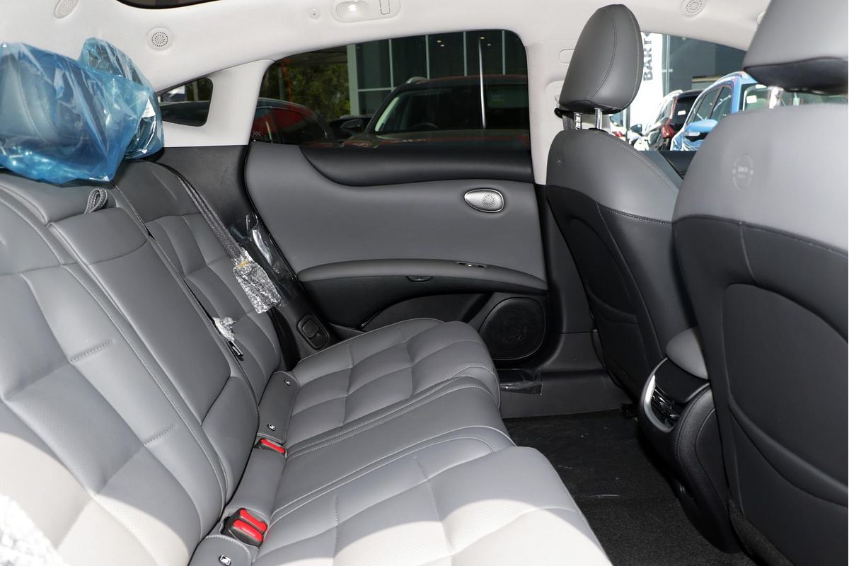 2025 MG IM5 Premium P12L