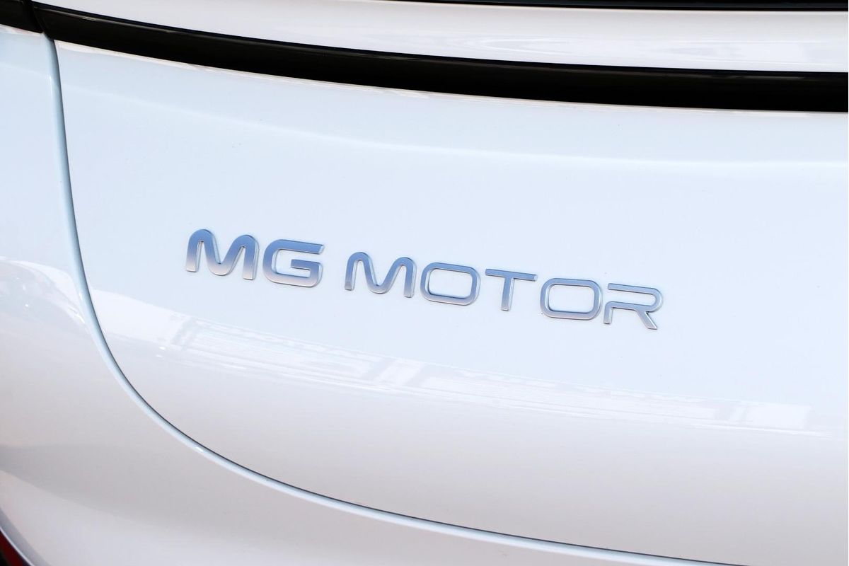 2025 MG IM5 Premium P12L