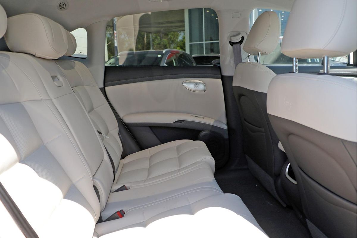 2025 MG IM6 Platinum S12L