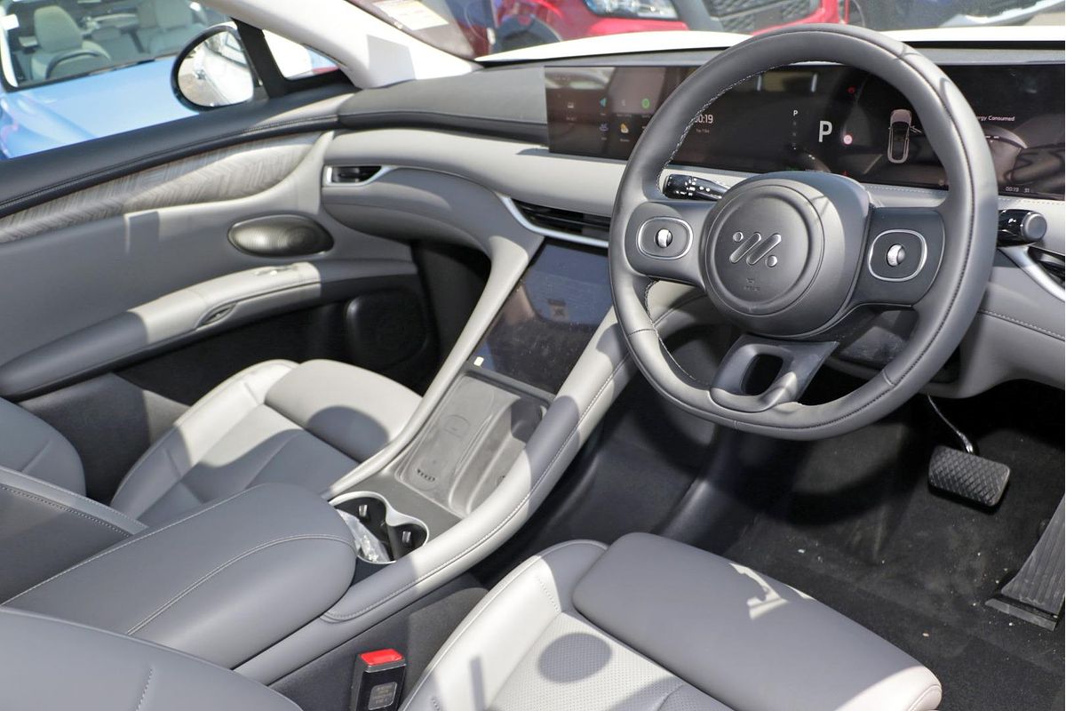 2025 MG IM6 Premium S12L