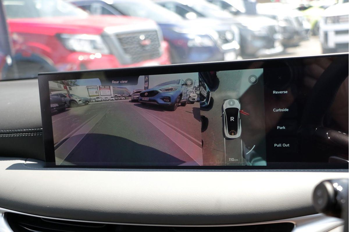 2025 MG IM5 Premium P12L