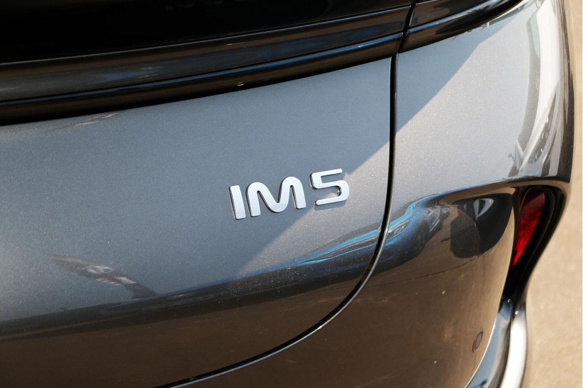 2025 MG IM5 Premium P12L