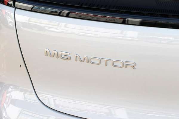 2025 MG IM6 Platinum S12L