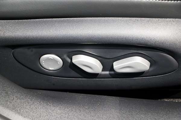 2025 MG IM5 Premium P12L