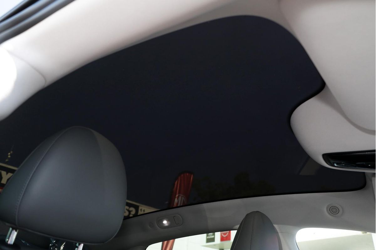 2025 MG IM5 Premium P12L