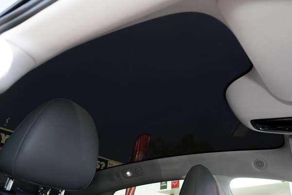 2025 MG IM5 Premium P12L