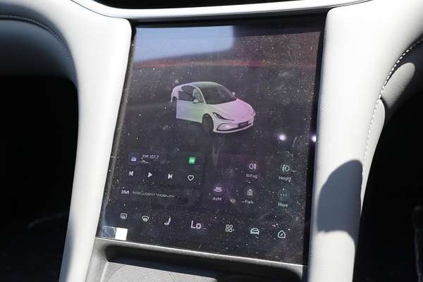 2025 MG IM5 Premium P12L