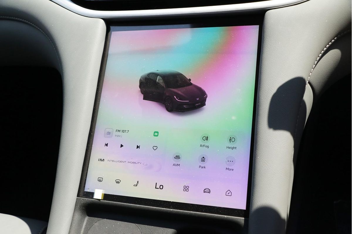 2025 MG IM5 Premium P12L