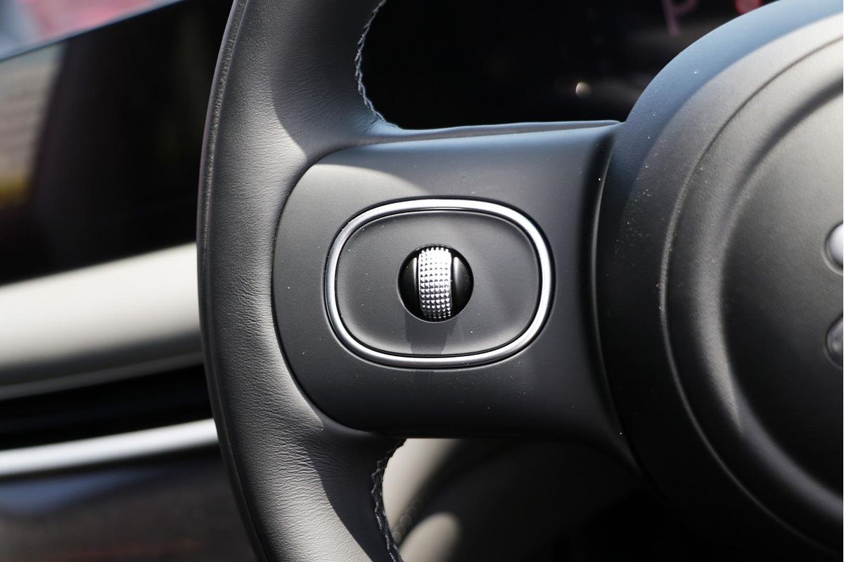 2025 MG IM5 Premium P12L