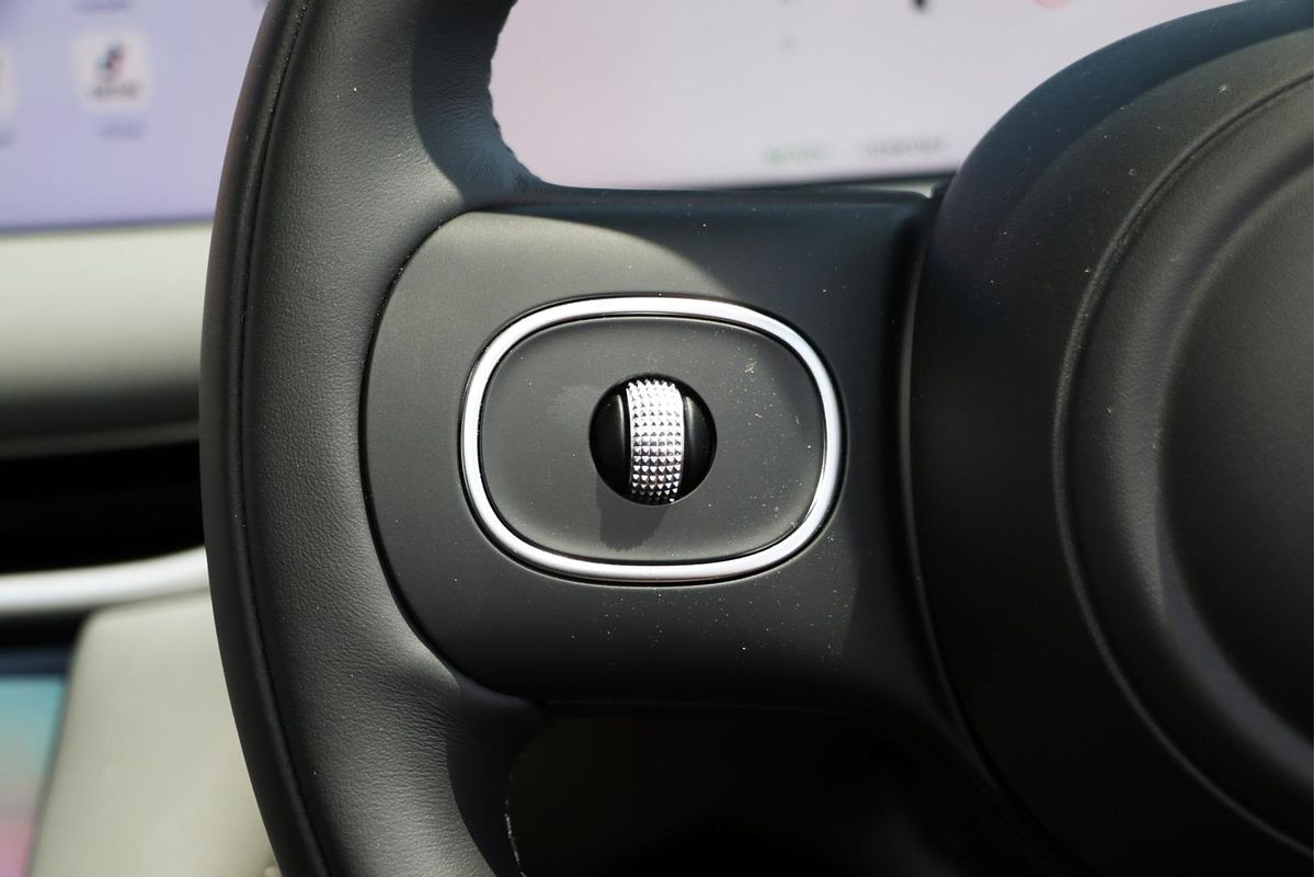 2025 MG IM5 Premium P12L