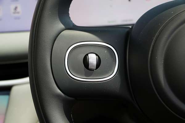 2025 MG IM5 Premium P12L