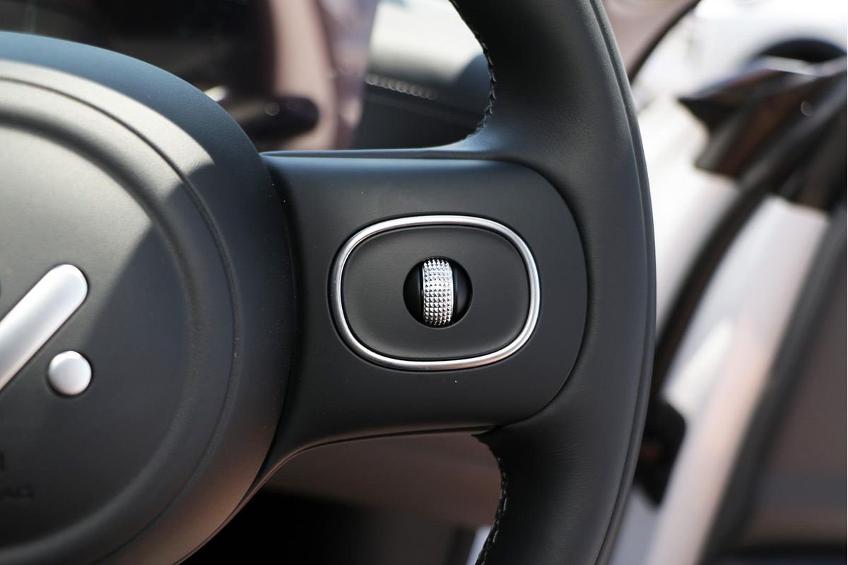 2025 MG IM5 Premium P12L