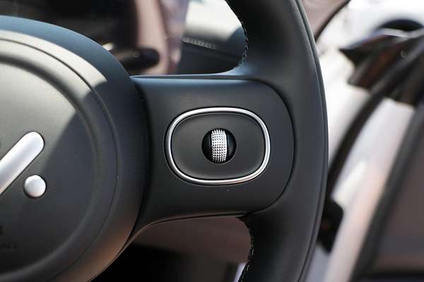 2025 MG IM5 Premium P12L