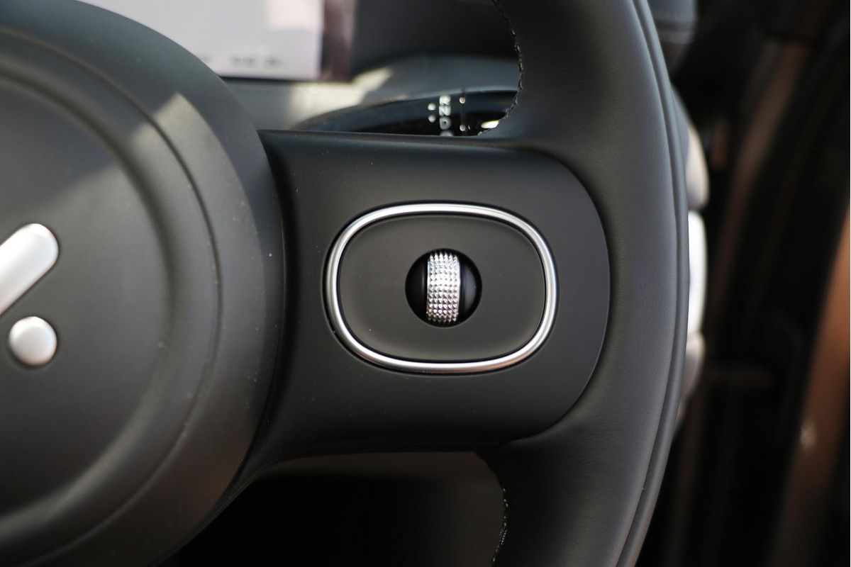 2025 MG IM5 Premium P12L