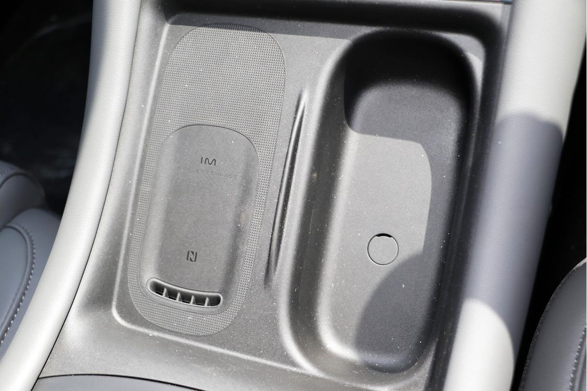 2025 MG IM5 Premium P12L