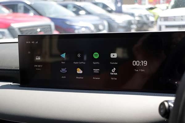 2025 MG IM6 Premium S12L