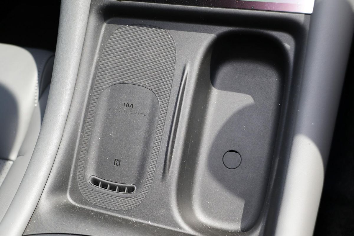 2025 MG IM5 Premium P12L