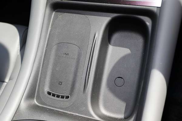 2025 MG IM5 Premium P12L