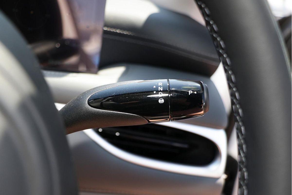 2025 MG IM5 Premium P12L