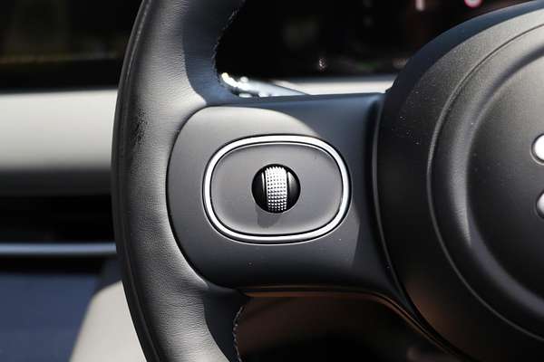 2025 MG IM6 Premium S12L